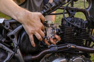 Réglage du carburateur sur un moteur de scooter 50cc