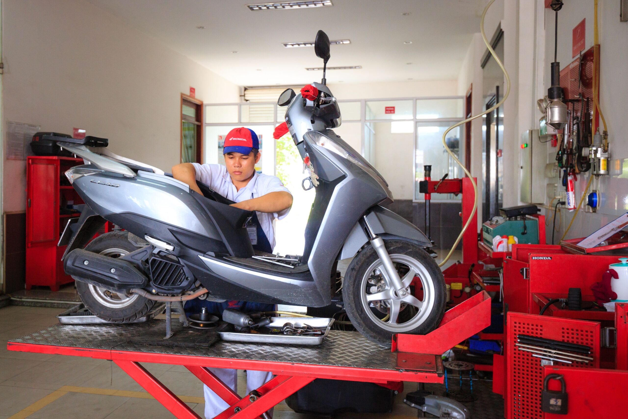 5 erreurs fréquentes en entretien scooter 50cc à éviter